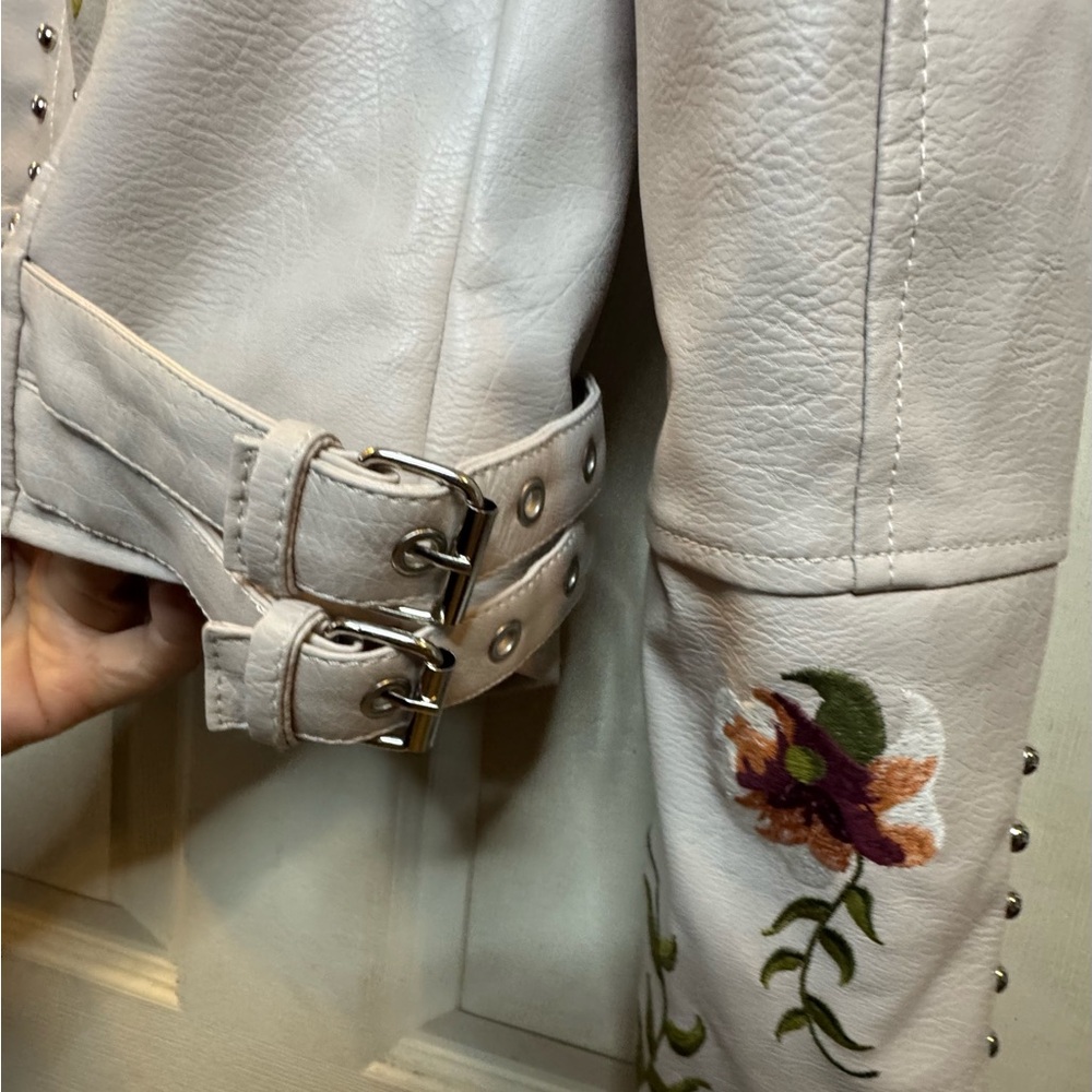 Boho Floral Embroidered Cream Biker Jacket Silver Studded Faux Leather  Size S - Picture 7 of 15